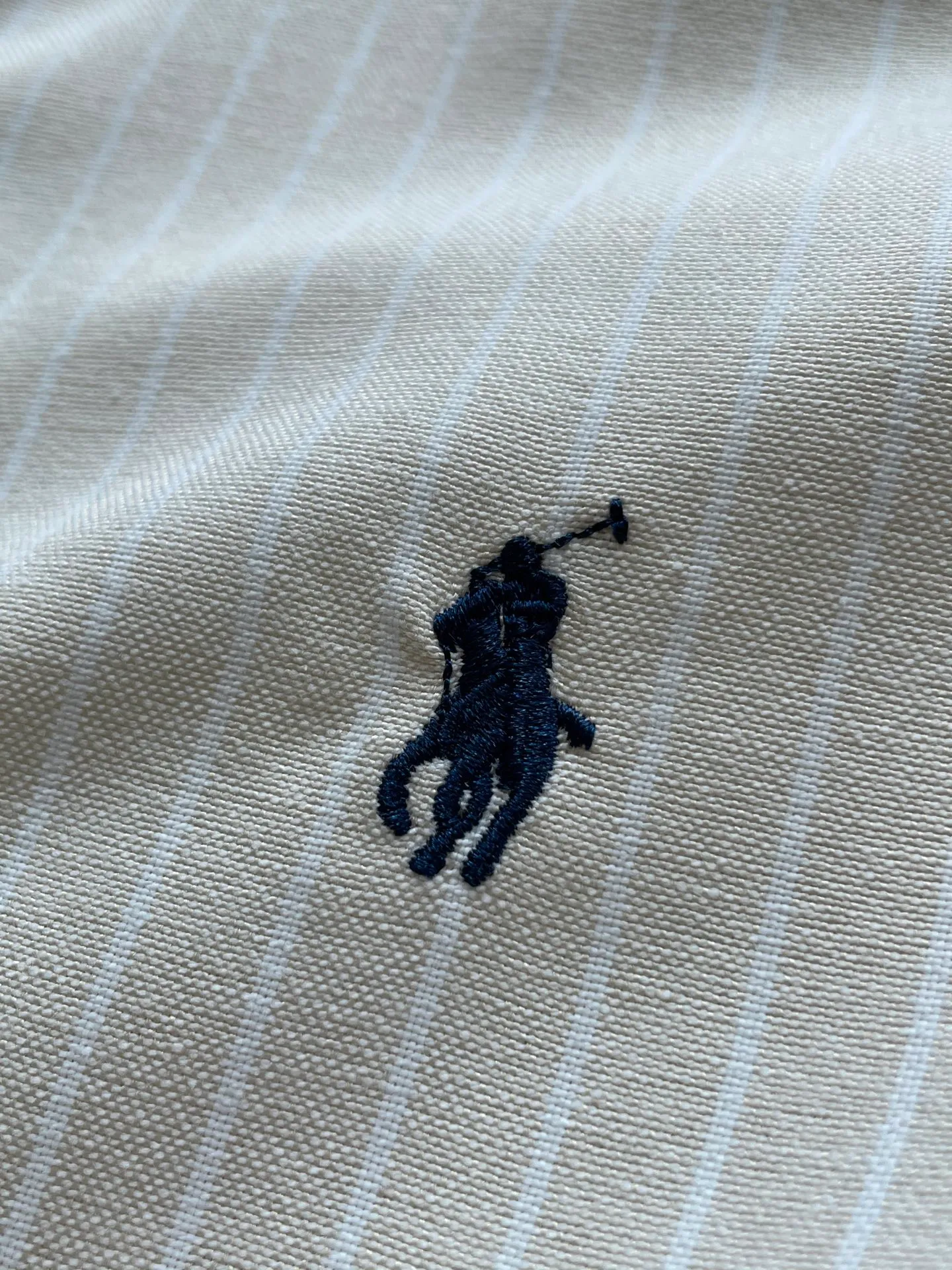 P220 🌸🌸🌸 POLO Ralph Lauren [High Quality] Classic shirt! The classic casual shirt made of pure cotton Oxford cloth has a unique design. It has a simple, clean and classic silhouette design. It is a versatile style that can be switched at will. The fabric feels soft and delicate, highly breathable, and is close to the skin and comfortable to wear. It can be worn alone as an inner layer. Its versatile performance is beyond your imagination! The upper body of the ready-to-wear is simple and classic yet elegant! Size:M-XXL